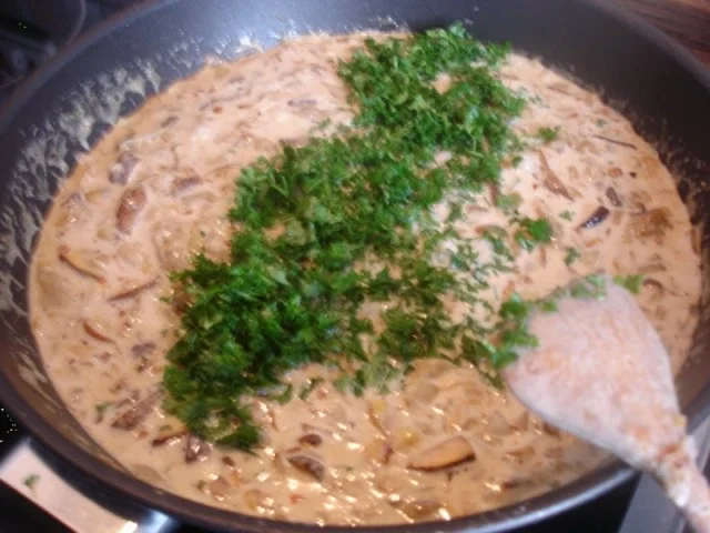 Rezept: Waldpilzsauce mit Semmelknödel Bild Nr. 12 Waldpilzsauce mit Semmelknödel - Rezept - Bild Nr. 12