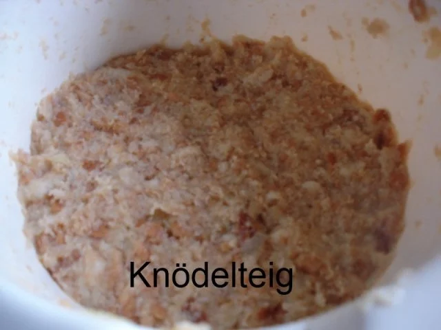 Rezept: Waldpilzsauce mit Semmelknödel Bild Nr. 14 Waldpilzsauce mit Semmelknödel - Rezept - Bild Nr. 14