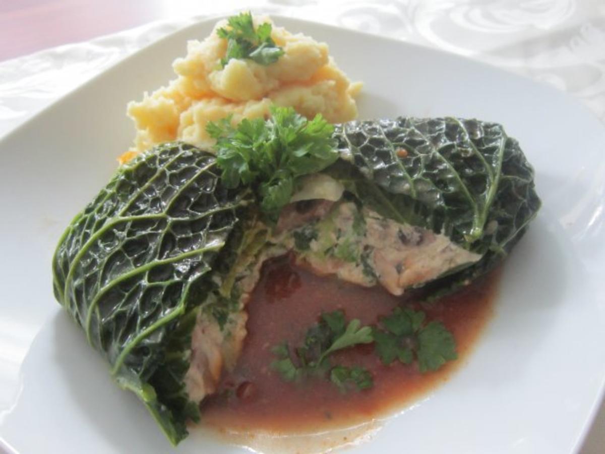 Bilder für Wirsingroulade Die gute alte Kohlroulade ,mit einer geschmeidigen Pilzfüllung - Rezept