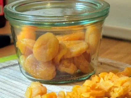 Aniscreme mit Ouzo-Aprikosen - Rezept - Bild Nr. 2