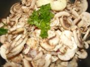 Champignonpfanne mit Kräuterbutter - Rezept