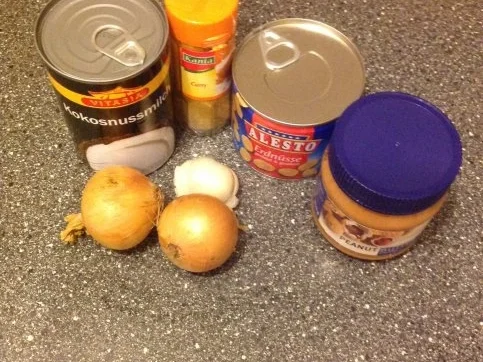 Hähnchen in Curry-Erdnuss-Kokos-Soße - Rezept - Bild Nr. 2