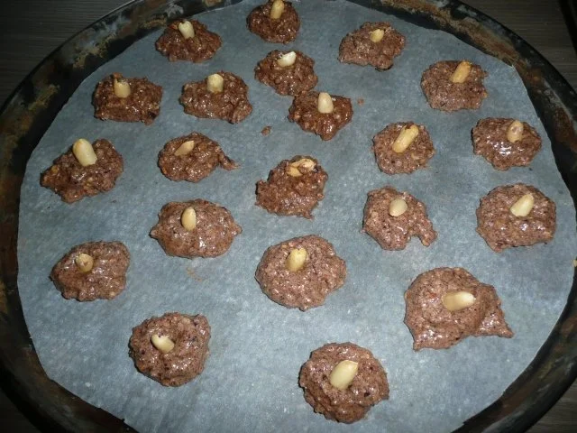 Weihnachtsgebäck : Schokoladen- Erdnuss- Plätzchen - Rezept - Bild Nr. 3