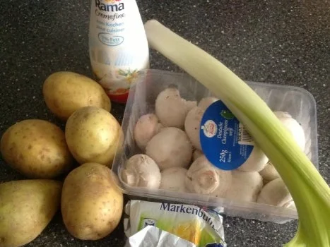 Rezept: Kartoffel - Champignon - Suppe mit Räucherlachs Bild Nr. 2 Kartoffel - Champignon - Suppe mit Räucherlachs - Rezept - Bild Nr. 2