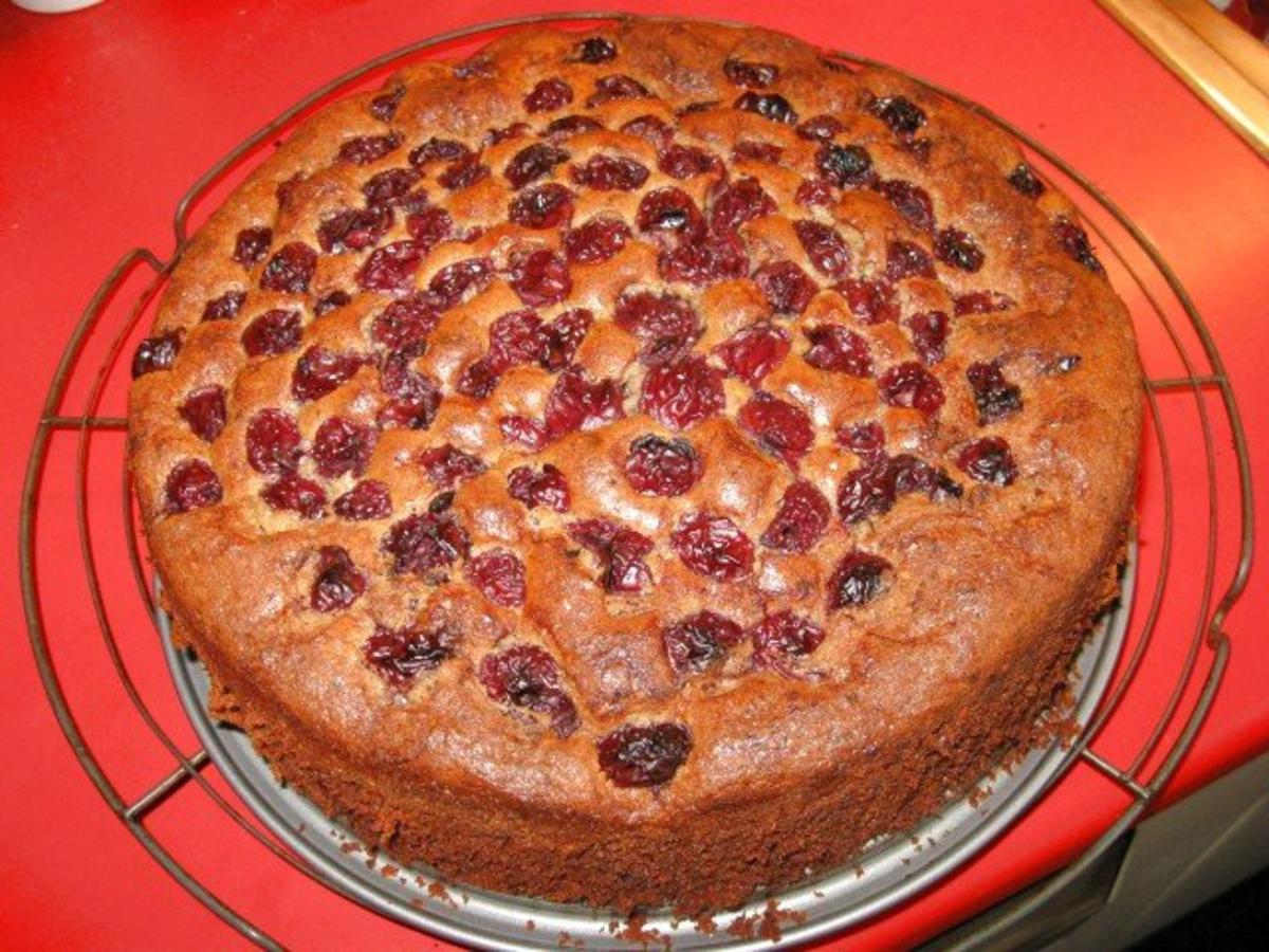 Bilder für Kirsch - Schoko - Kuchen mit Nüssen - Rezept