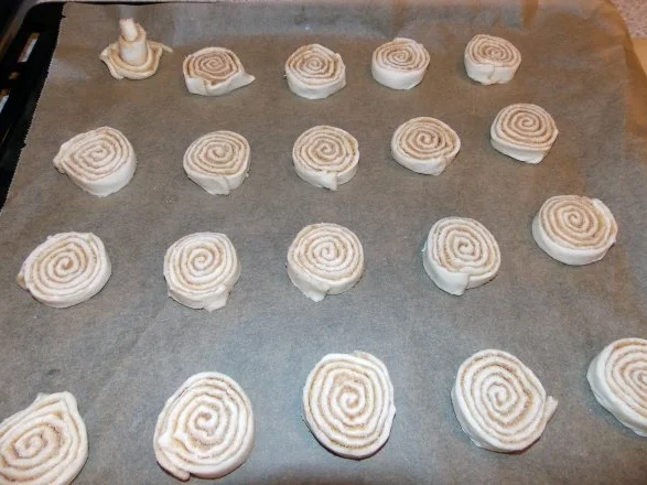 Rezept: Blätterteigschnecken mit Zimt-Zucker Bild Nr. 6 Blätterteigschnecken mit Zimt-Zucker - Rezept - Bild Nr. 6