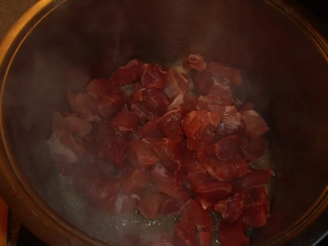 Rezept: Hokkaido gefüllt mit Pilz-Gulasch Bild Nr. 2 Hokkaido gefüllt mit Pilz-Gulasch - Rezept - Bild Nr. 2