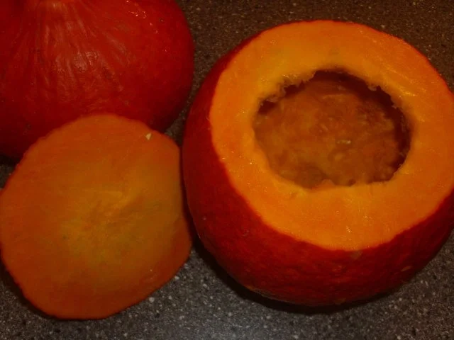 Rezept: Hokkaido gefüllt mit Pilz-Gulasch Bild Nr. 5 Hokkaido gefüllt mit Pilz-Gulasch - Rezept - Bild Nr. 5