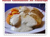 Fleisch: Kalbsmedaillons mit Käse-Kräutersoße und gedämpften Gemüse - Rezept