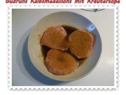 Rezept: Fleisch: Kalbsmedaillons mit Käse-Kräutersoße und gedämpften Gemüse Bild Nr. 5 Fleisch: Kalbsmedaillons mit Käse-Kräutersoße und gedämpften Gemüse - Rezept - Bild Nr. 5