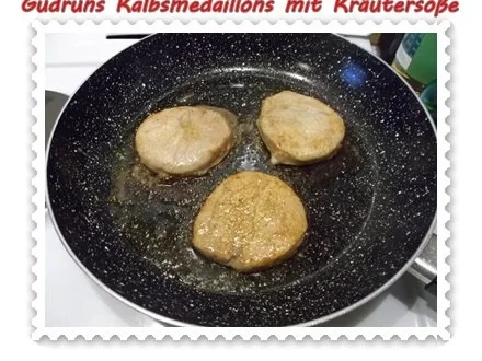 Rezept: Fleisch: Kalbsmedaillons mit Käse-Kräutersoße und gedämpften Gemüse Bild Nr. 9 Fleisch: Kalbsmedaillons mit Käse-Kräutersoße und gedämpften Gemüse - Rezept - Bild Nr. 9
