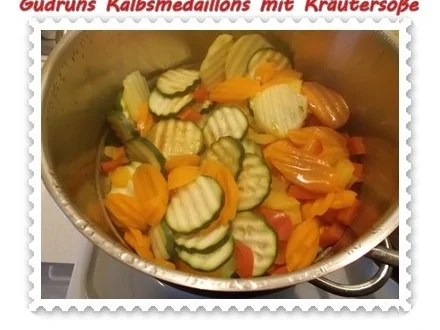 Rezept: Fleisch: Kalbsmedaillons mit Käse-Kräutersoße und gedämpften Gemüse Bild Nr. 10 Fleisch: Kalbsmedaillons mit Käse-Kräutersoße und gedämpften Gemüse - Rezept - Bild Nr. 10