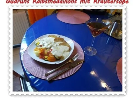 Rezept: Fleisch: Kalbsmedaillons mit Käse-Kräutersoße und gedämpften Gemüse Bild Nr. 12 Fleisch: Kalbsmedaillons mit Käse-Kräutersoße und gedämpften Gemüse - Rezept - Bild Nr. 12