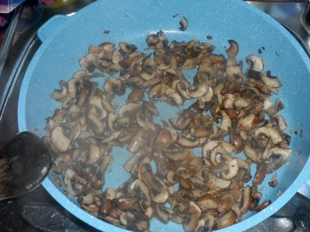 Pikanter Champignonsalat mit Feta und Kräuter-Honig-Senf-Dressing - Rezept - Bild Nr. 5