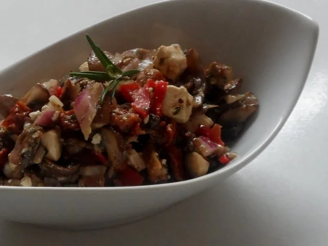 Pikanter Champignonsalat mit Feta und Kräuter-Honig-Senf-Dressing - Rezept - Bild Nr. 12