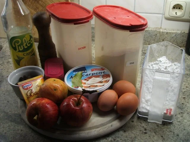 Backen: Biskuitrolle mit Apfelfüllung - Rezept - Bild Nr. 2