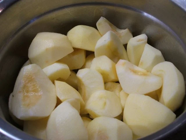 Backen: Biskuitrolle mit Apfelfüllung - Rezept - Bild Nr. 5