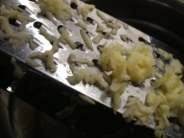 Backen: Biskuitrolle mit Apfelfüllung - Rezept - Bild Nr. 6