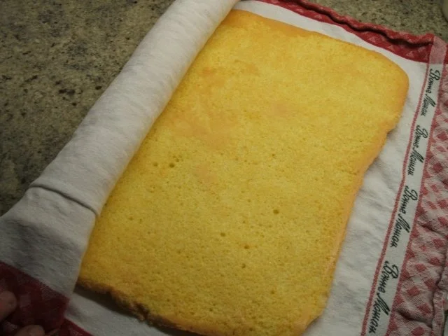 Backen: Biskuitrolle mit Apfelfüllung - Rezept - Bild Nr. 9