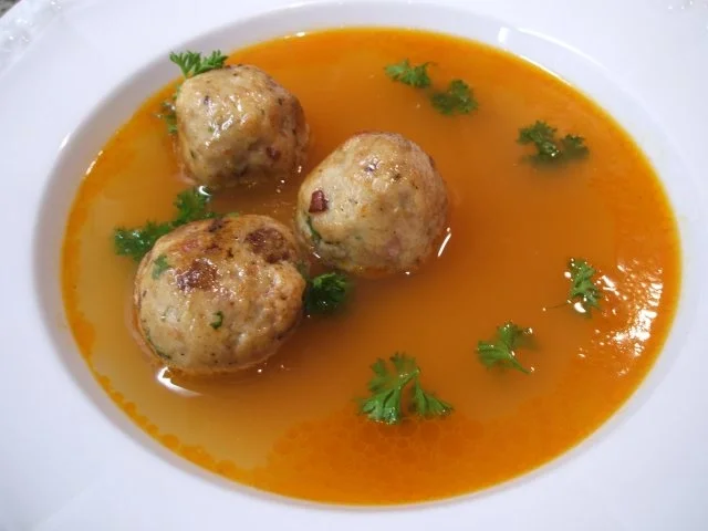 Rezept: Suppen: Rinderbrühe "De Luxe" Suppen: Rinderbrühe "De Luxe" - Rezept