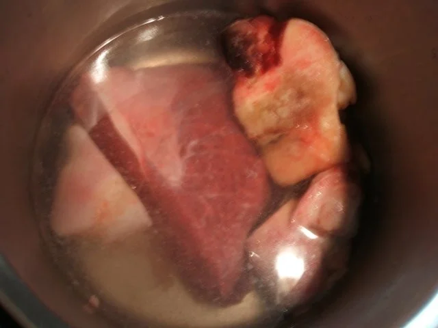 Rezept: Suppen: Rinderbrühe "De Luxe" Bild Nr. 4 Suppen: Rinderbrühe "De Luxe" - Rezept - Bild Nr. 4