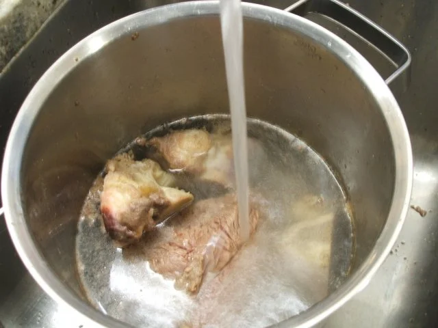 Rezept: Suppen: Rinderbrühe "De Luxe" Bild Nr. 5 Suppen: Rinderbrühe "De Luxe" - Rezept - Bild Nr. 5