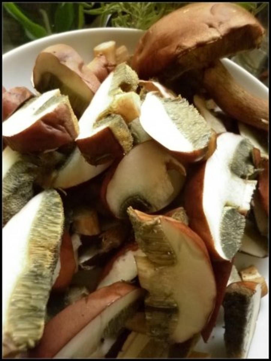 Kartoffelköße mit Pilzfüllung, gebratenen Äpfeln und Hexensoße - Rezept - Bild Nr. 3