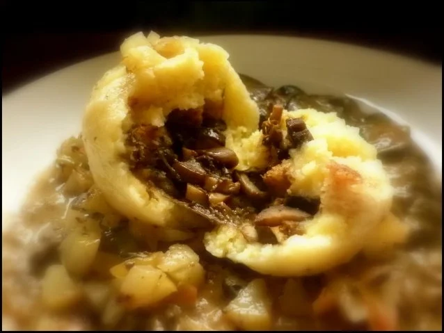 Rezept: Kartoffelköße mit Pilzfüllung, gebratenen Äpfeln und Hexensoße Bild Nr. 14 Kartoffelköße mit Pilzfüllung, gebratenen Äpfeln und Hexensoße - Rezept - Bild Nr. 14