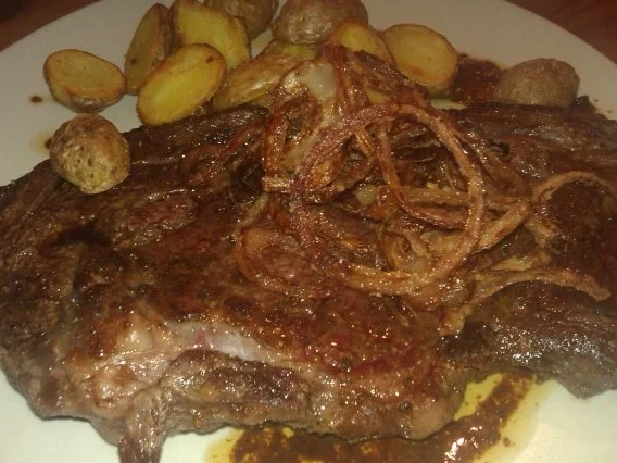 Rib Eye Steak mit Röstzwiebeln und Rosmarinkartoffeln - Rezept - Bild Nr. 7