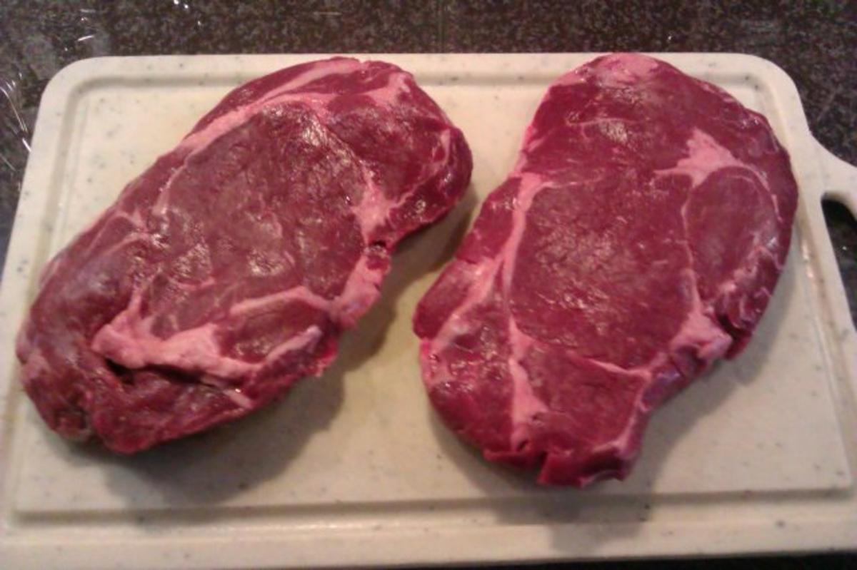 Rib Eye Steak mit Röstzwiebeln und Rosmarinkartoffeln - Rezept - Bild Nr. 3