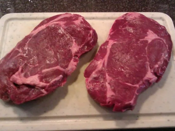 Rib Eye Steak mit Röstzwiebeln und Rosmarinkartoffeln - Rezept - Bild Nr. 3