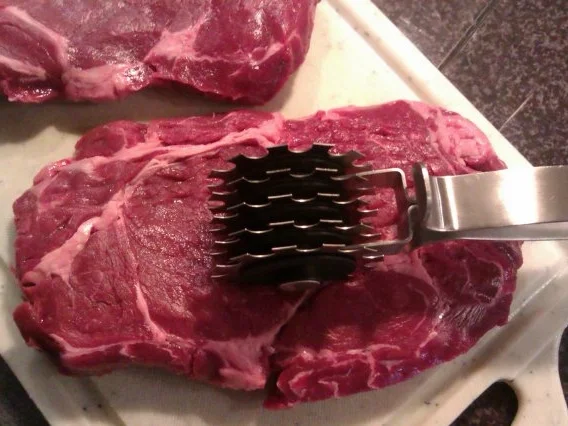 Rib Eye Steak mit Röstzwiebeln und Rosmarinkartoffeln - Rezept - Bild Nr. 4