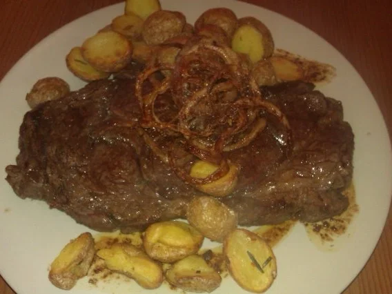 Rib Eye Steak mit Röstzwiebeln und Rosmarinkartoffeln - Rezept - Bild Nr. 11
