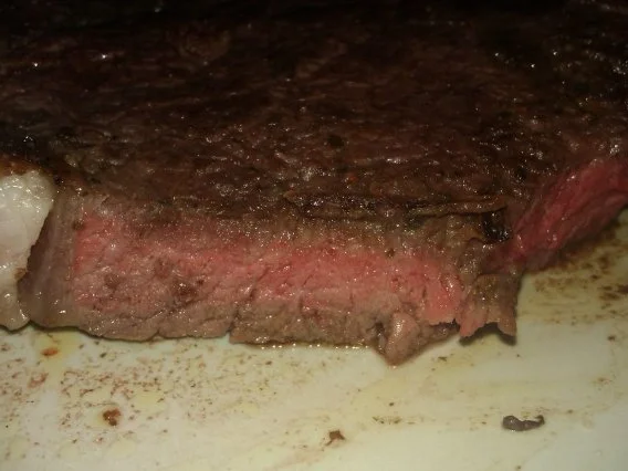 Rib Eye Steak mit Röstzwiebeln und Rosmarinkartoffeln - Rezept - Bild Nr. 2