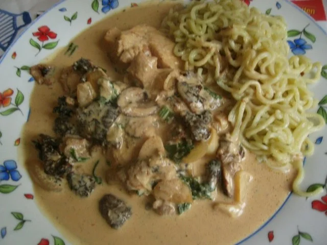 Rezept: Nudeln in Pilzrahmsauce Bild Nr. 3 Nudeln in Pilzrahmsauce - Rezept - Bild Nr. 3