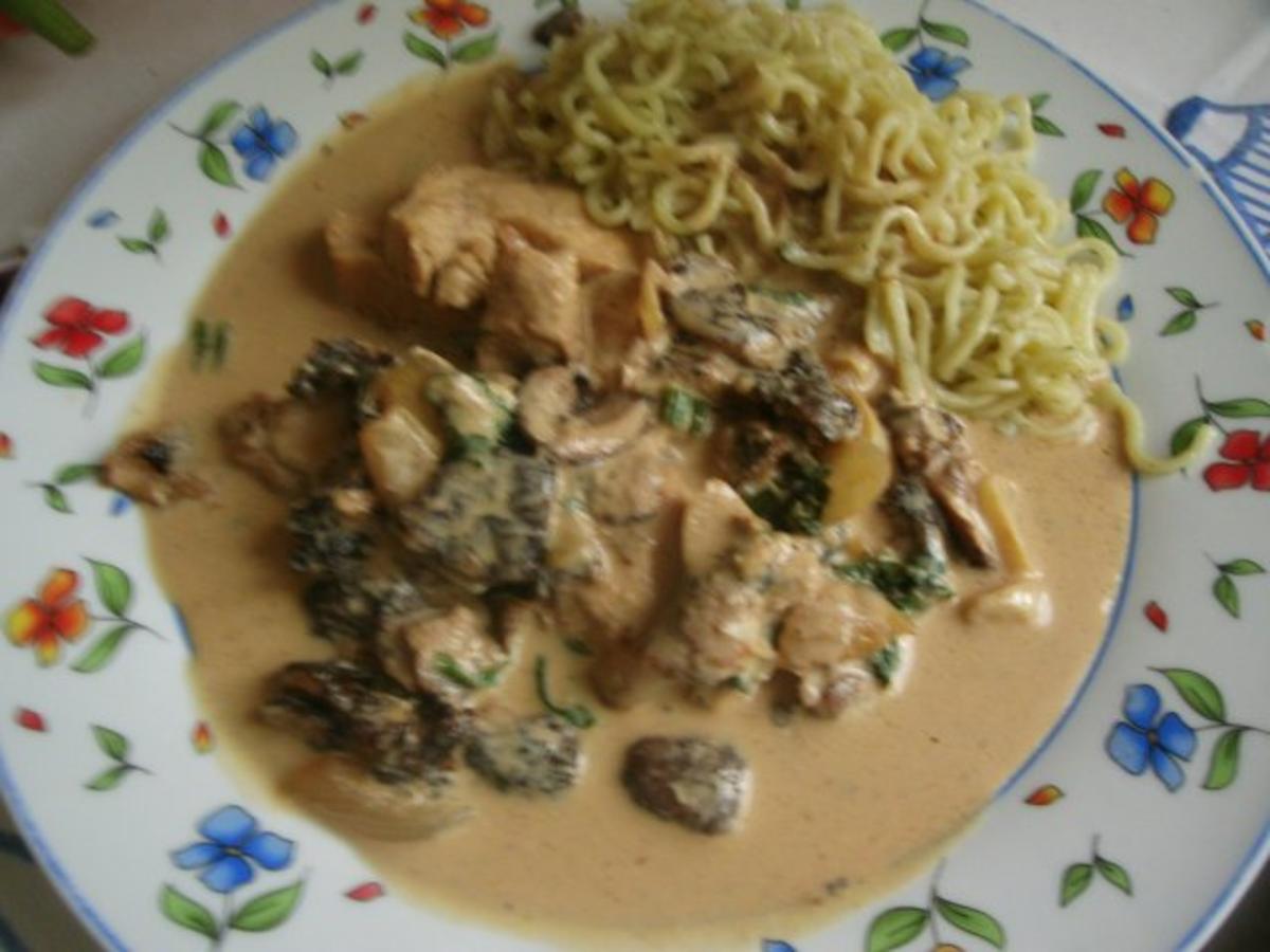 Nudeln in Pilzrahmsauce - Rezept mit Bild - kochbar.de