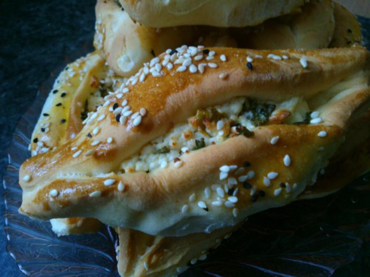 Bilder für Pide türkische Teig Schiffchen mit Feta Füllung Rezept