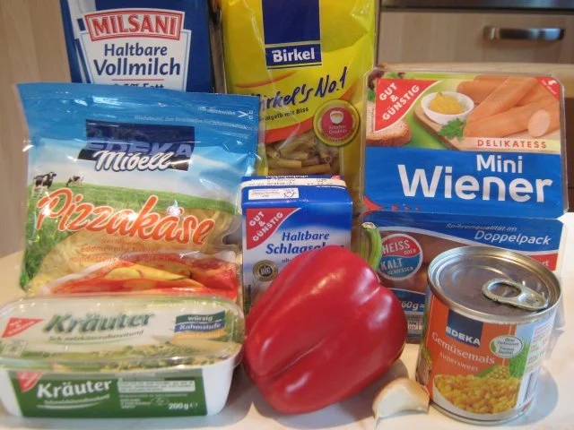 Rezept: bunter Nudelauflauf mit Würstchen Bild Nr. 2 bunter Nudelauflauf mit Würstchen - Rezept - Bild Nr. 2