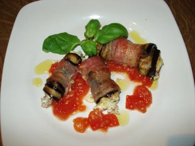 Auberginenröllchen mit Käse - Rezept