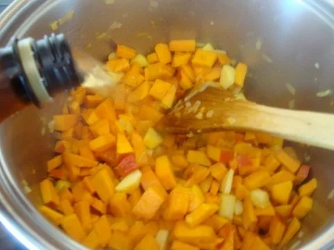 Kürbis Suppe auf Sauermilch-Apfelbasis - Rezept - Bild Nr. 9