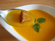 Kürbis Suppe auf Sauermilch-Apfelbasis - Rezept