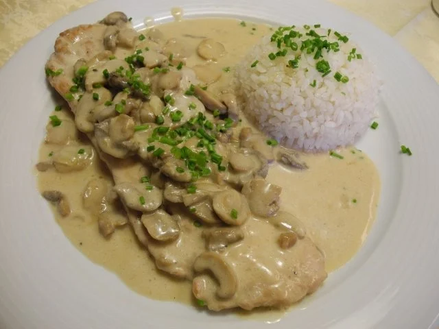 Naturschnitzel  mit Rahmchampignons an Reis - Rezept - Bild Nr. 2