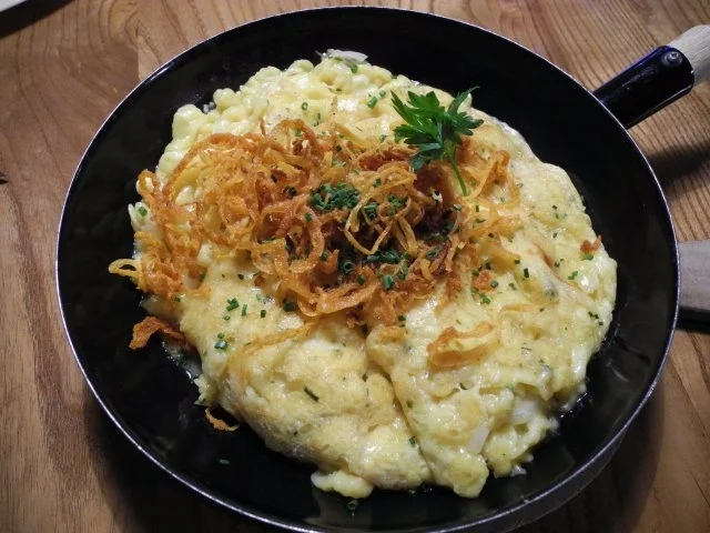 Vegetarisch : Käsespätzle mit Röstzwiebeln - Rezept