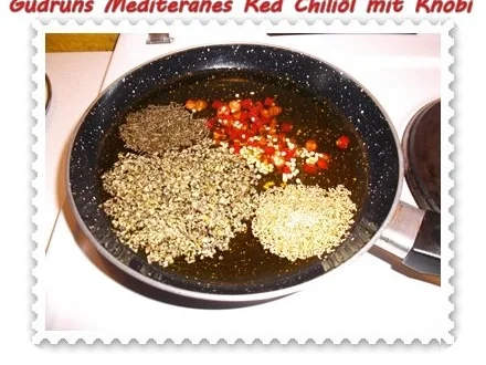 Rezept: Öl: Mediteranes Chiliöl mit Knobi Bild Nr. 4 Öl: Mediteranes Chiliöl mit Knobi - Rezept - Bild Nr. 4