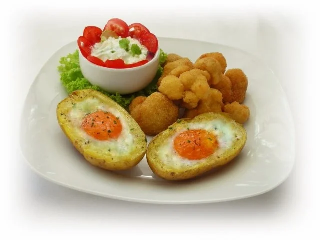 Rezept: Panierter Blumenkohl dazu gebackene Kartoffeleier Panierter Blumenkohl dazu gebackene Kartoffeleier - Rezept