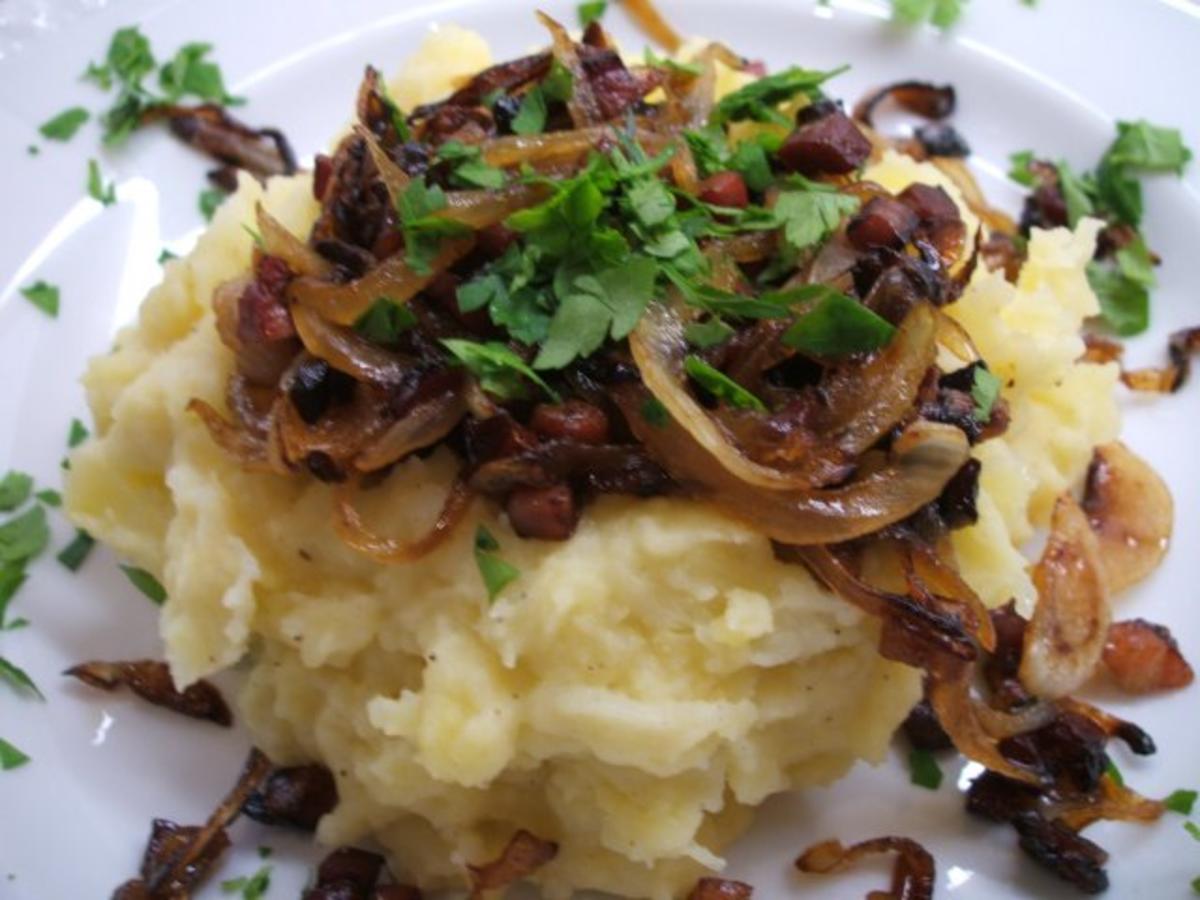 Kartoffeln: Fruchtiger Kartoffelbrei mit Zwiebel-Speck-Krönung - Rezept ...