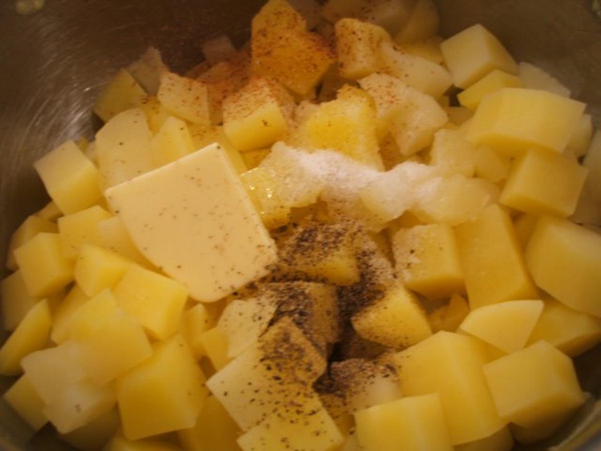 Kartoffeln: Fruchtiger Kartoffelbrei mit Zwiebel-Speck-Krönung - Rezept - Bild Nr. 4