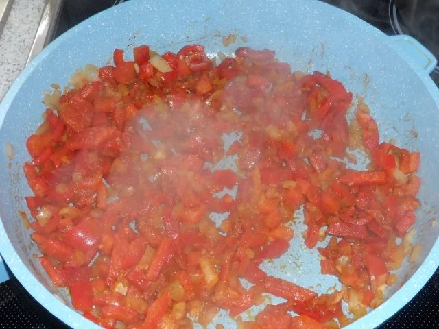 Würzige Vier-Käse-Lasagne mit Würstchen und Paprika - Rezept - Bild Nr. 7