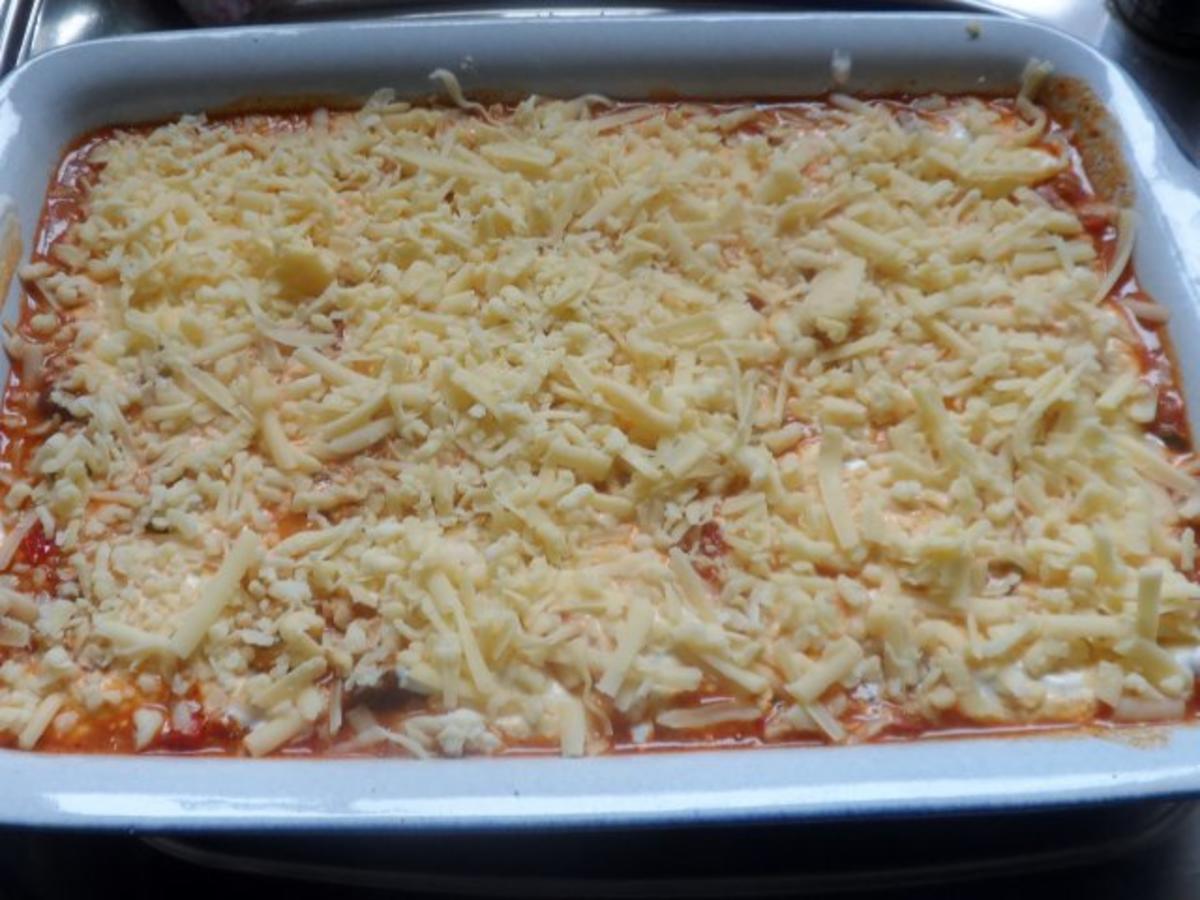 Würzige Vier-Käse-Lasagne mit Würstchen und Paprika - Rezept - kochbar.de