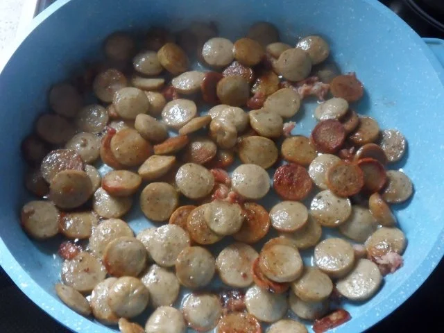 Würzige Vier-Käse-Lasagne mit Würstchen und Paprika - Rezept - Bild Nr. 3